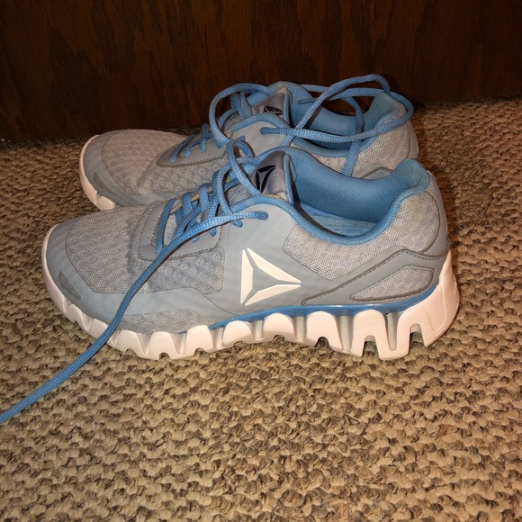 Size 6 Rebook Shoes - Picture 3 of 4